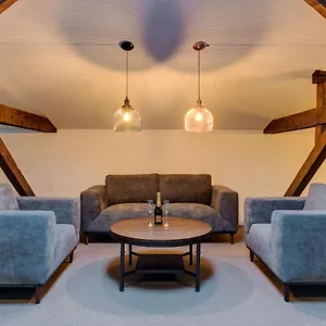  Hotel apartamentowy Upstairs Boutique